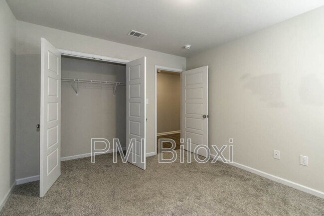 Building Photo - 1005 Enclave Cir