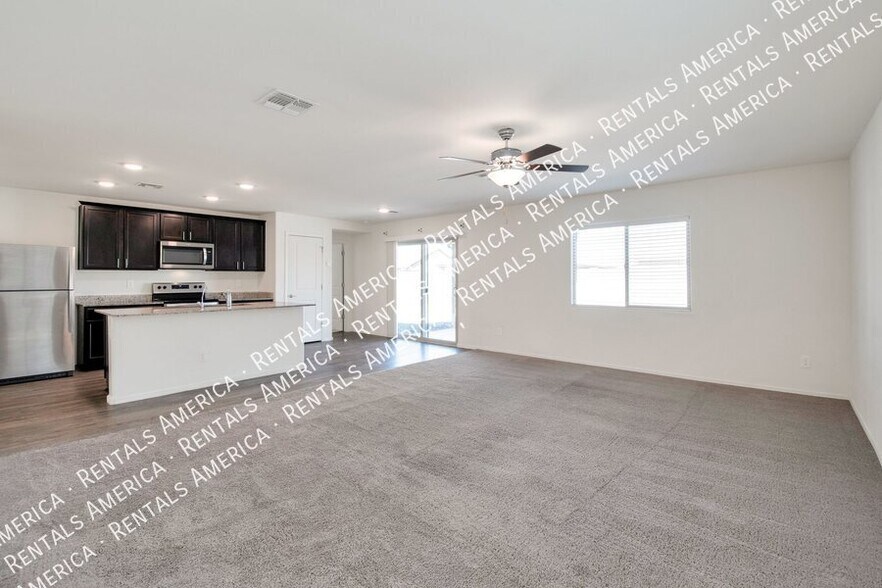 Building Photo - 1560 E Demain Dr