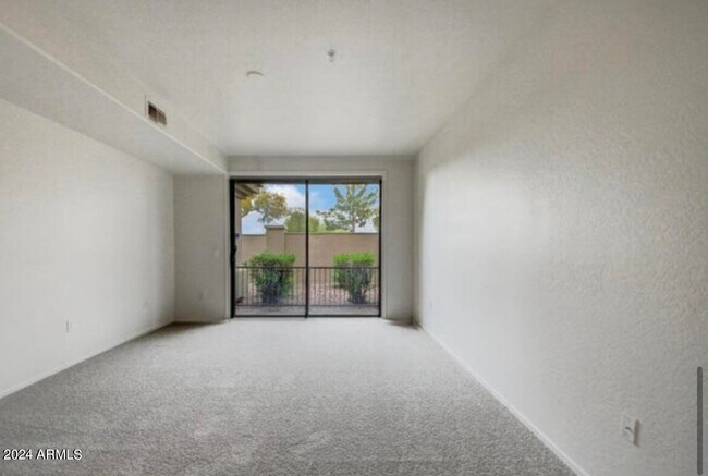 Building Photo - 705 W Queen Creek Rd