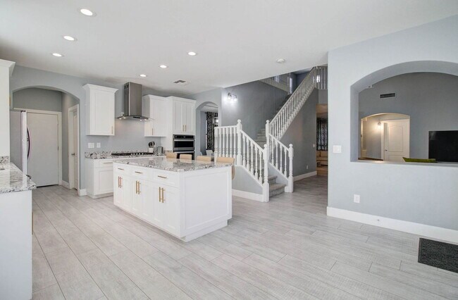 Building Photo - 8317 S 45th Ln