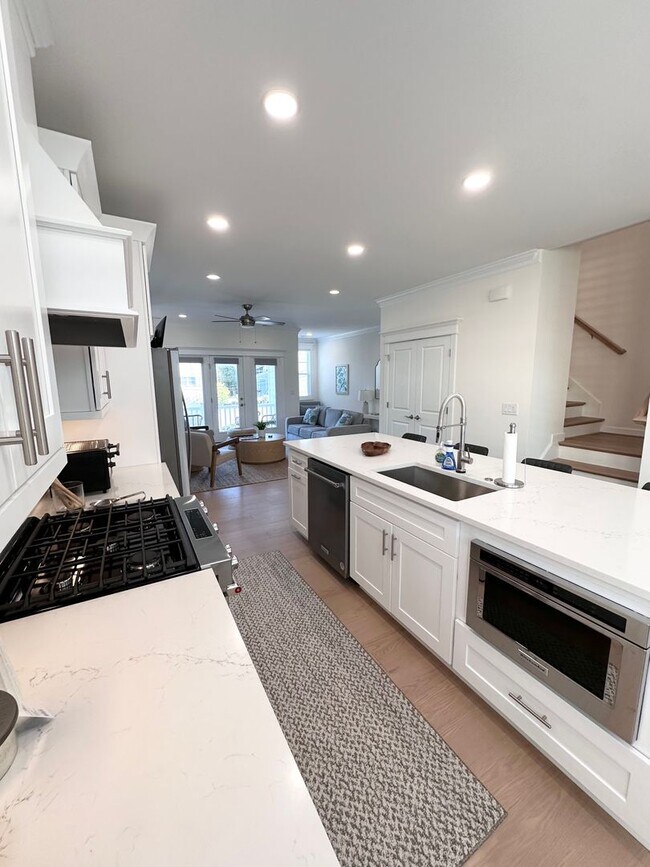 Building Photo - 2024 Built | Fully Furnished Modern Oceanf...
