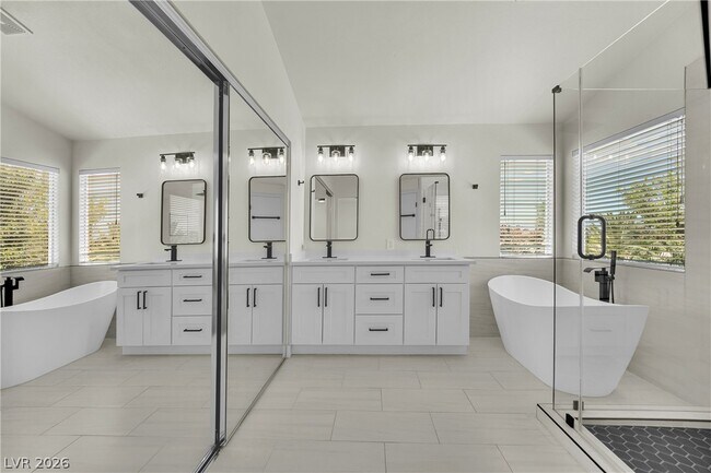 Building Photo - 2560 Sundew Ave