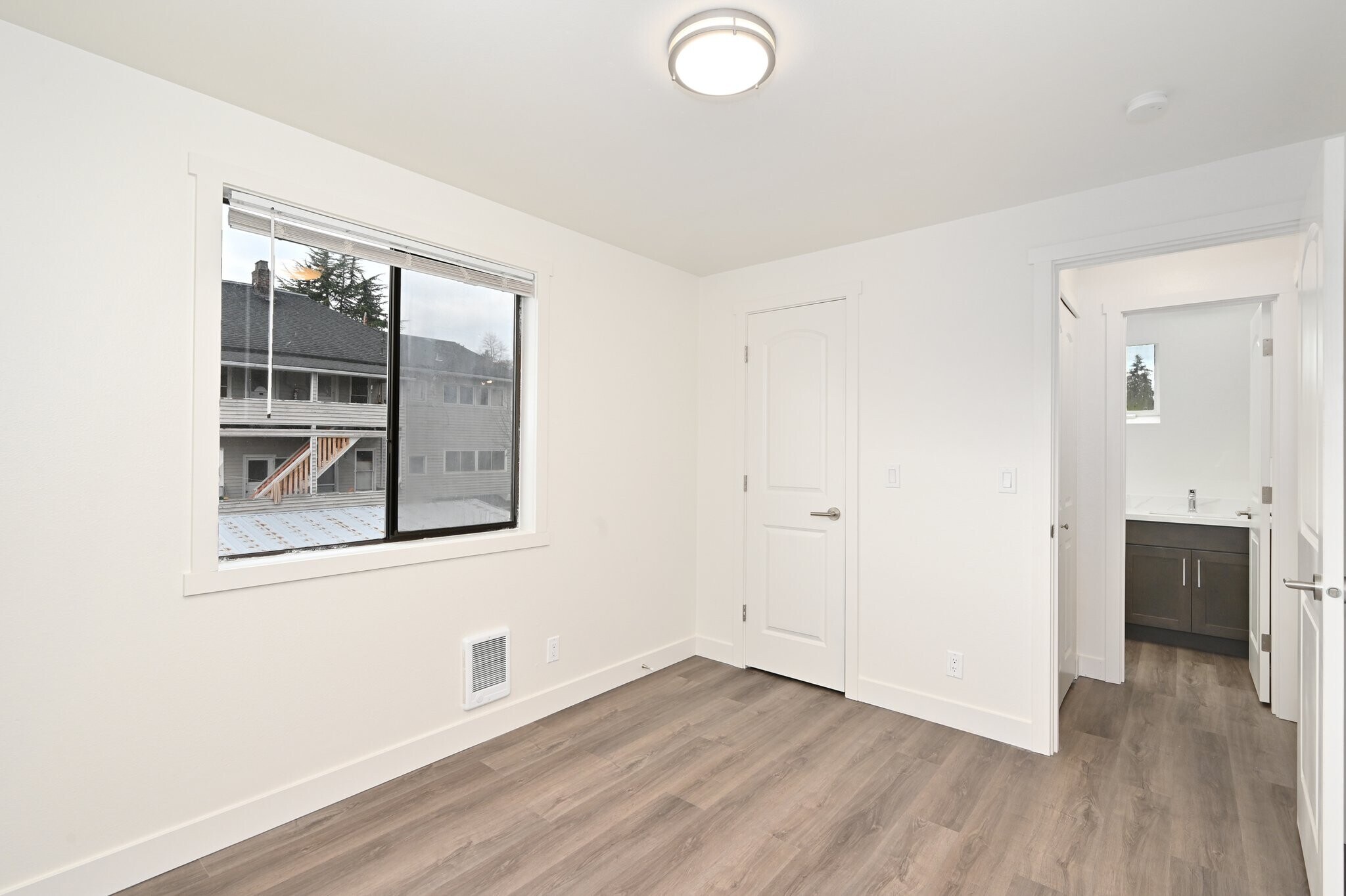 Building Photo - 4025 Midvale Ave N
