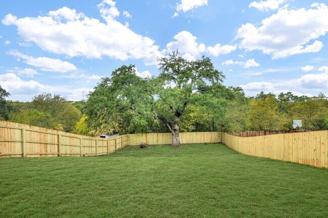Building Photo - ***APPLICATION CURRENTLY UNDER REVIEW***MO...
