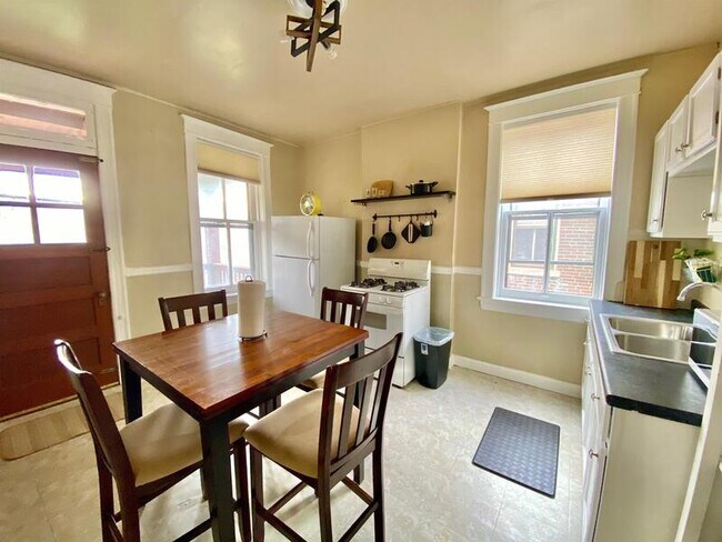 Building Photo - 4424 Oakland Ave