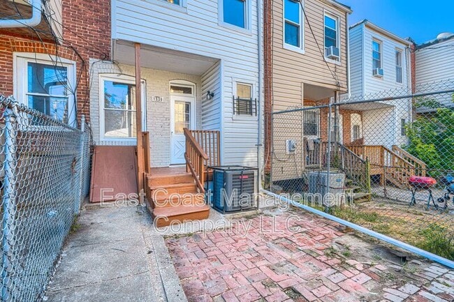Building Photo - 1530 N Rosedale St