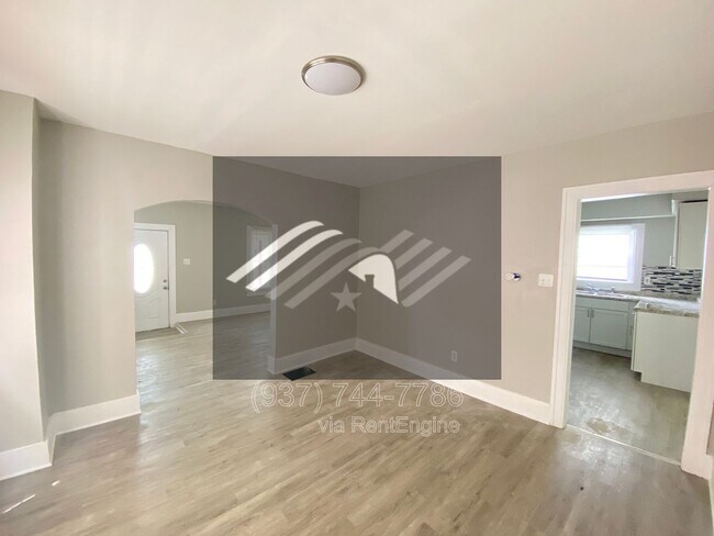 Building Photo - 1004 W Fairview Ave