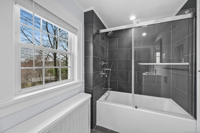 Building Photo - 15 Richmond Dr