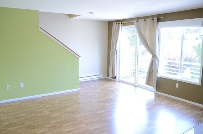 Building Photo - Hardwood floor townhome/water,sewer,garbag...