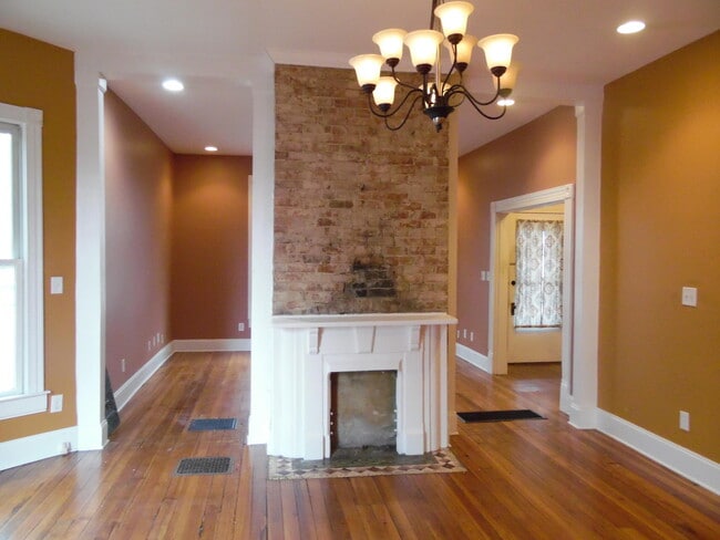 Building Photo - 706 W Maxwell St