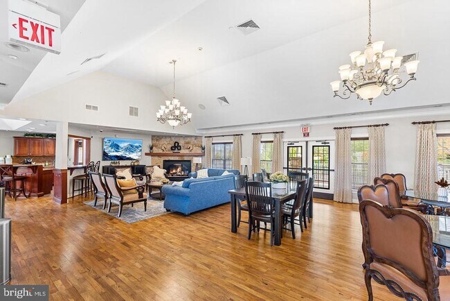 Building Photo - 233 Birchwood Dr