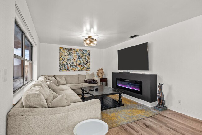 Building Photo - 14248 Paddock Dr