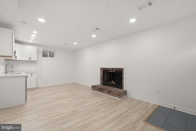 Building Photo - 2339 N Powhatan St