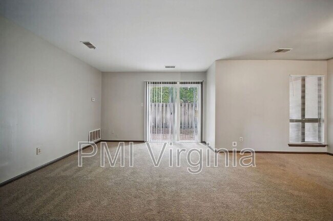 Building Photo - 1474 E Tanners Creek Dr