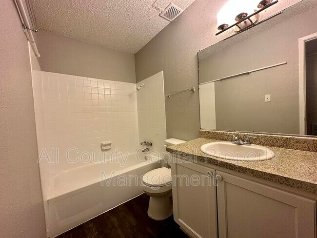 Building Photo - 5426 Menchaca Rd