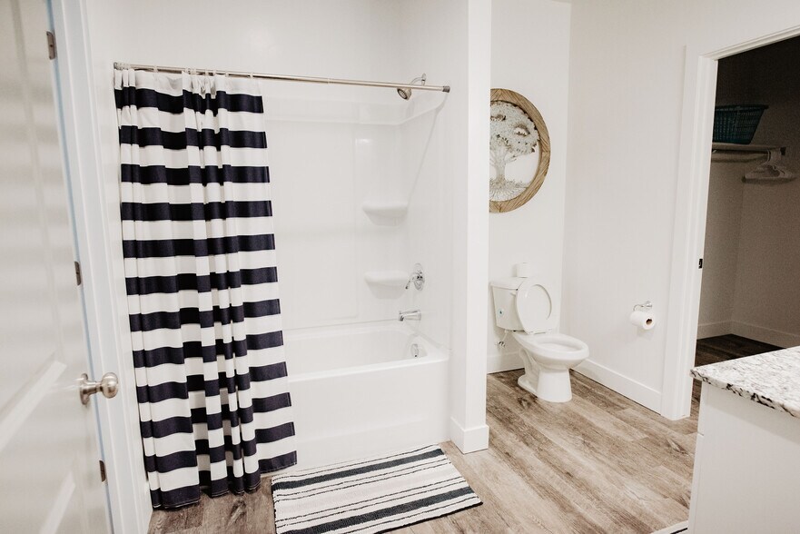 Building Photo - 875 S Depot St