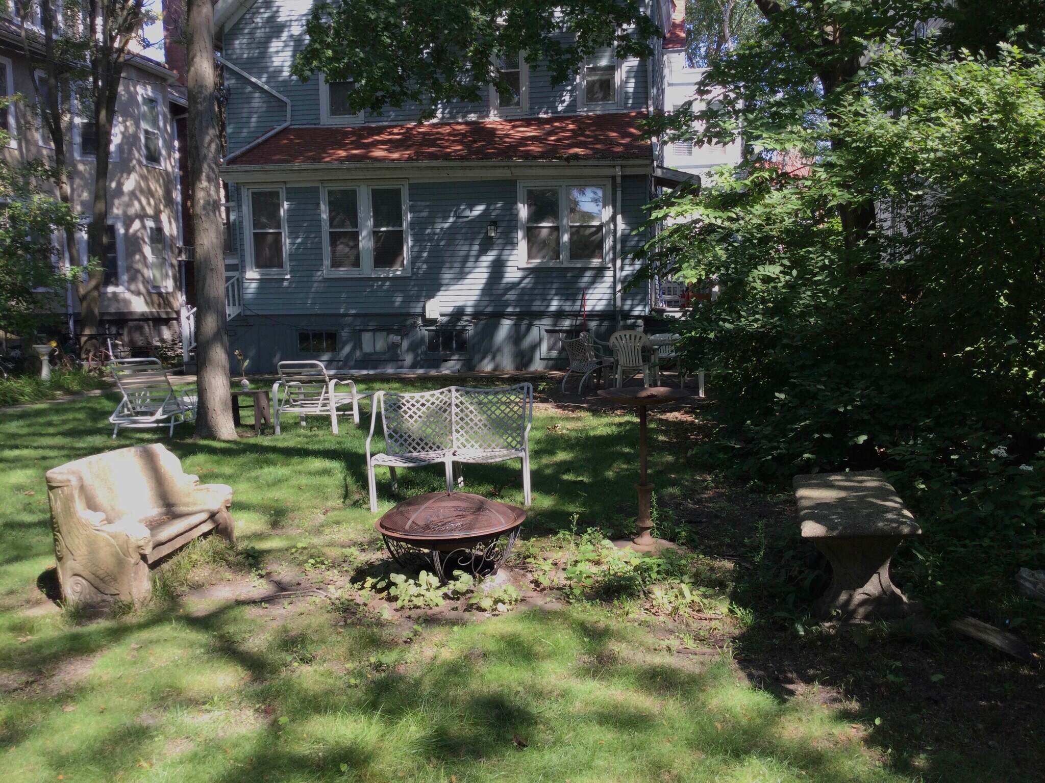 Building Photo - 1306 Hinman Ave