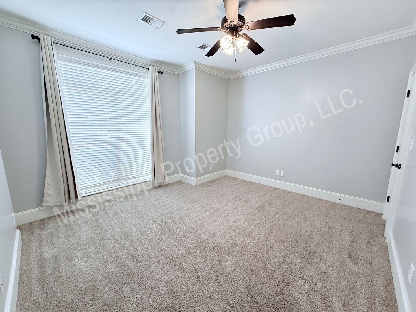 Building Photo - 135 Fallsgrove Dr