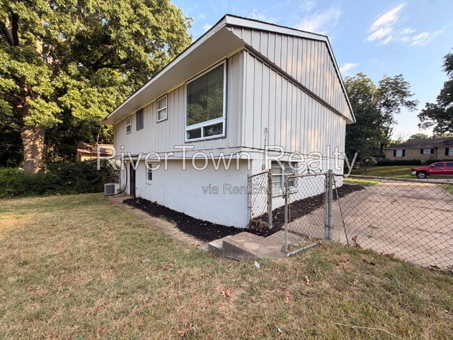 Building Photo - 1327 Busby Ave