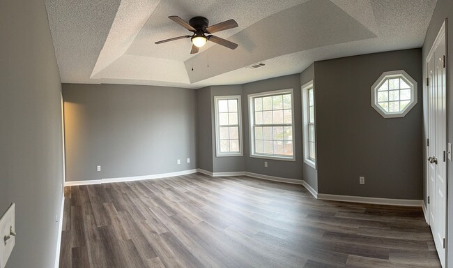 Building Photo - Newly Renovated 3 Bed/2.5 Bath in Riverdale