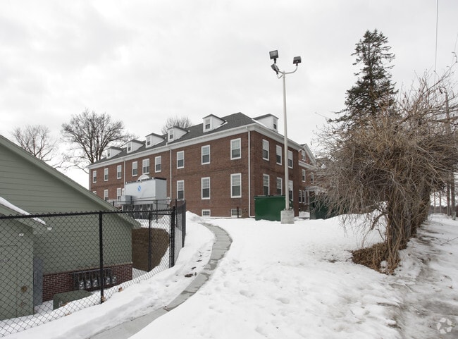 Building Photo - Vaughan Manor