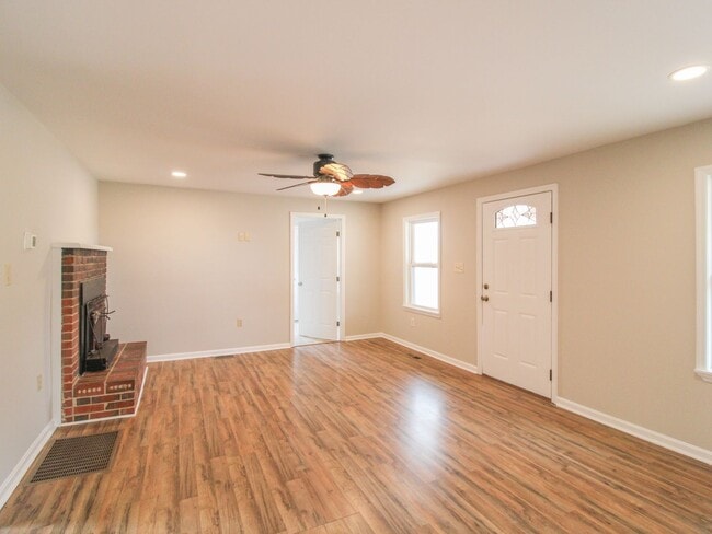 Building Photo - Rental with Country Setting!