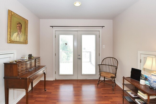 Building Photo - 226 Valmar