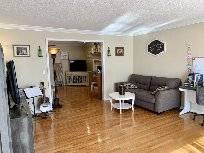 Building Photo - 124 Charlton Ct