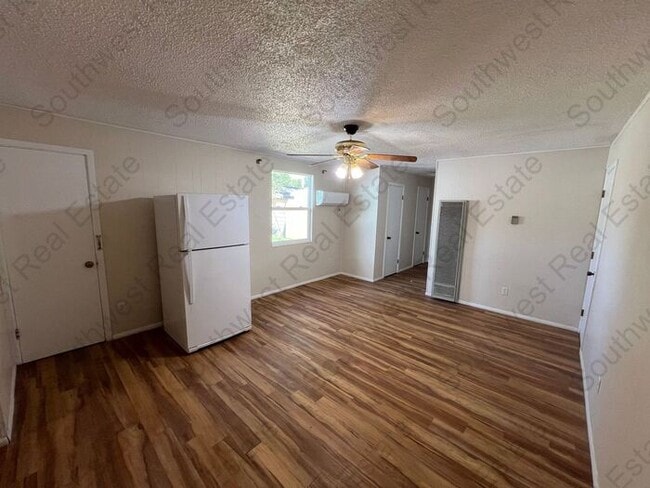 Building Photo - Beautiful Newly Renovated 3 Bedroom 2 Bath...