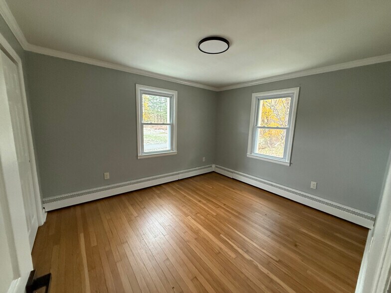 Building Photo - 859 NY-50