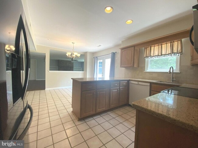 Building Photo - 199 Liberty Dr