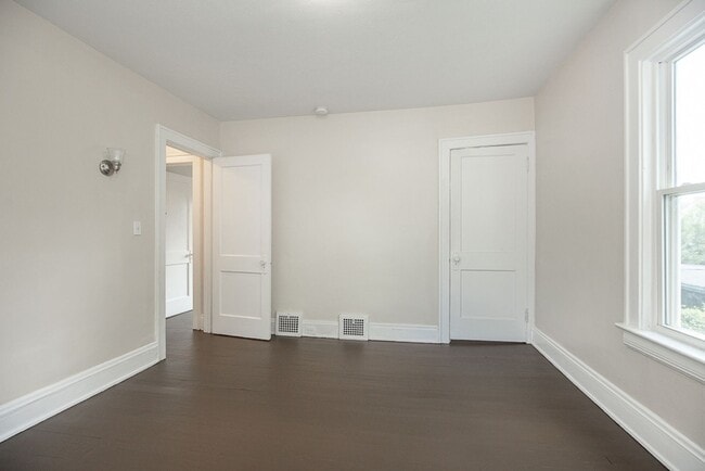 Building Photo - 3250 Berkshire Rd