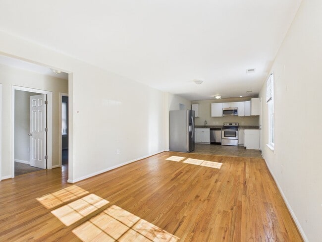 Building Photo - 604 W Vine St