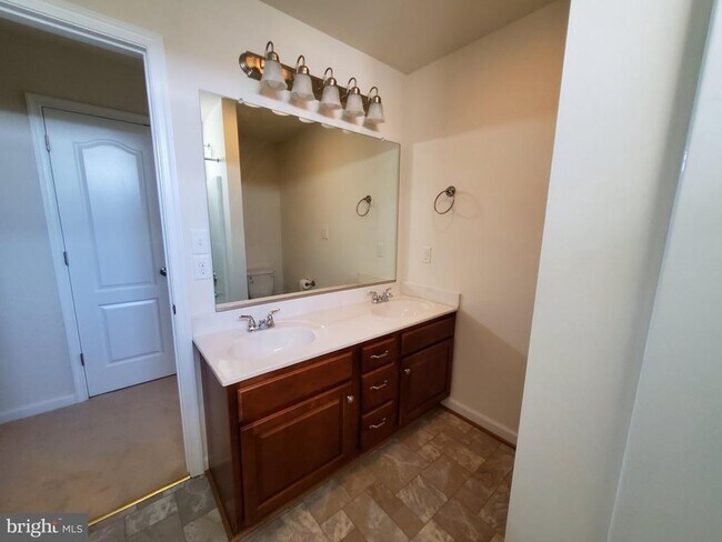Building Photo - 233 Kanter Dr