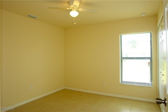 Building Photo - 528 SE 5th Ave