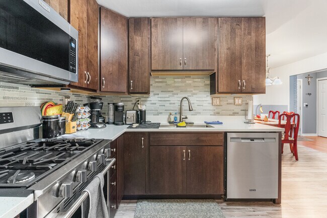 Building Photo - 379 Stone Pl