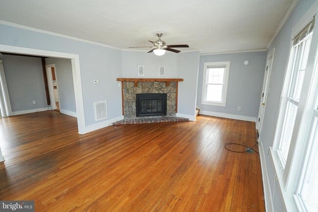 Building Photo - 605 Oak Hill Ave