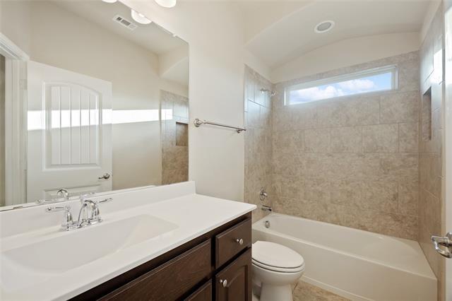 Building Photo - 15820 Oak Pointe Dr