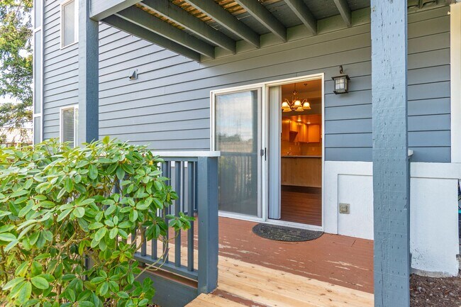 Building Photo - 2 Bed 1 Bath Condo with an Office!
