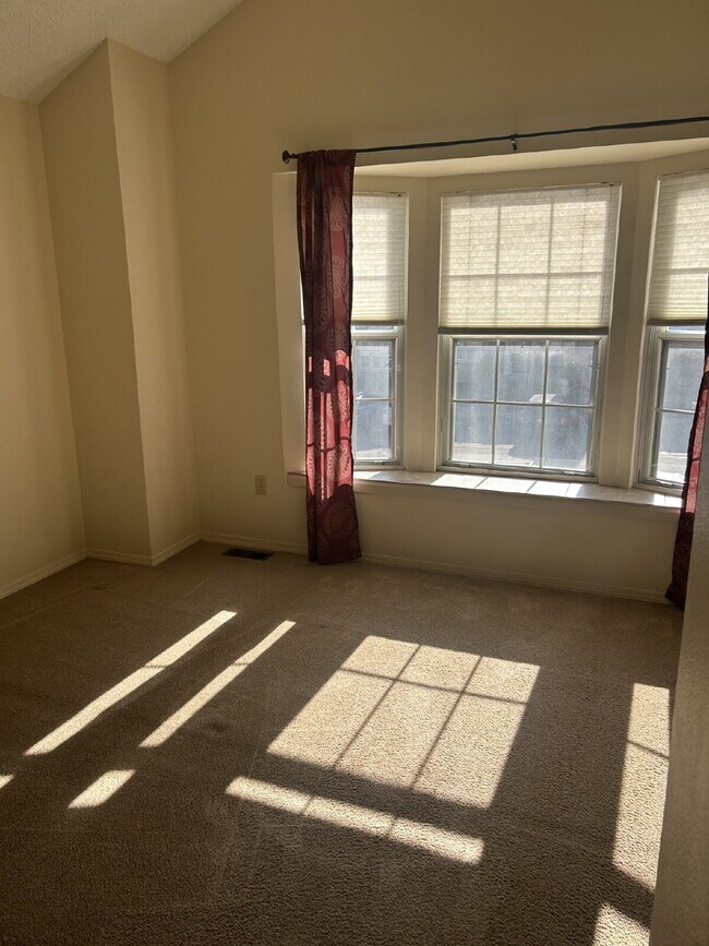 Building Photo - "Charming 2-Bed Condo Retreat with 2.5 Baths in Littleton - 1000 Sq Ft of Comfort!"