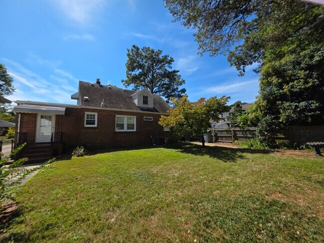 Building Photo - Charming brick ranch in Ellsworth