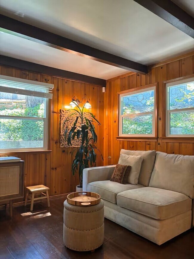 Building Photo - Vintage 5 bedroom Home with Three Car Garage