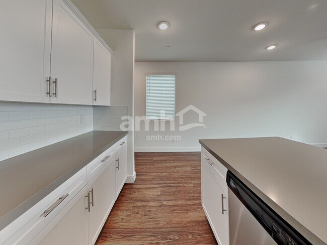 Building Photo - 3328 Blodwen St