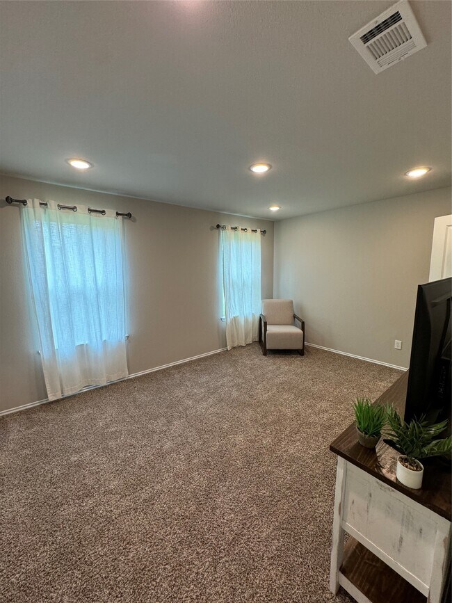 Building Photo - 710 Crystal River