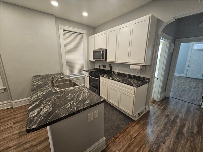 Building Photo - 1830 Russell Blvd