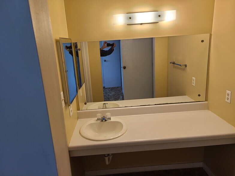 half bath in master bedroom - 2243 Hillcrest