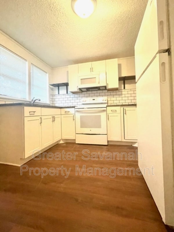 Building Photo - 1312 Love St