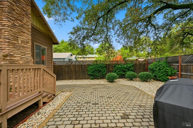 Building Photo - 155 Rosebud Ln