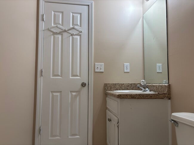 Building Photo - 3410 Camens Ct NE