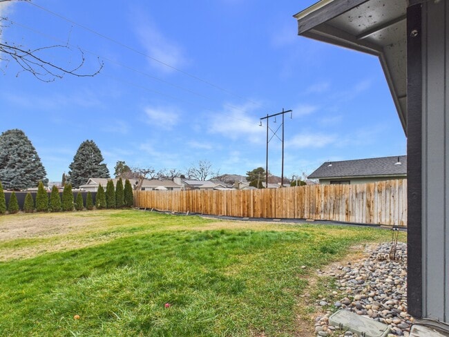 Building Photo - 313 N Oklahoma St